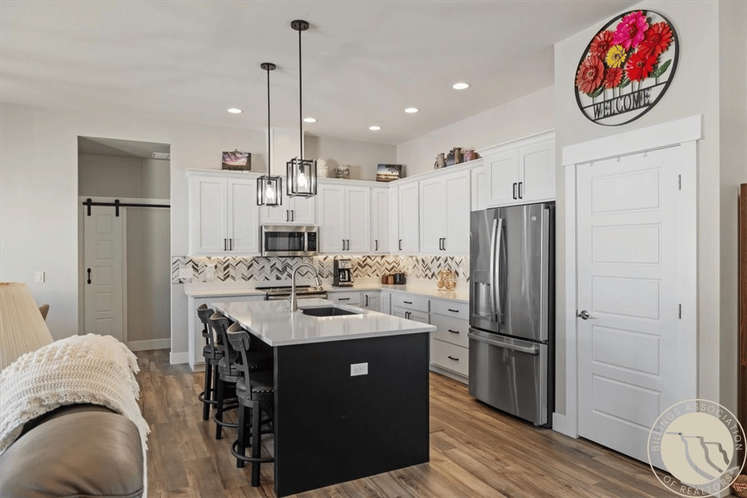 3110 Falcon Cir