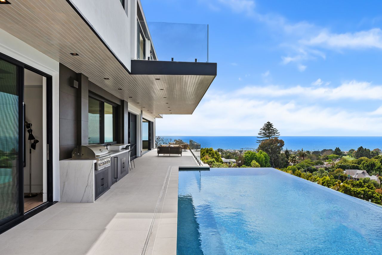 6627 Muirlands Dr, La Jolla, CA 92037