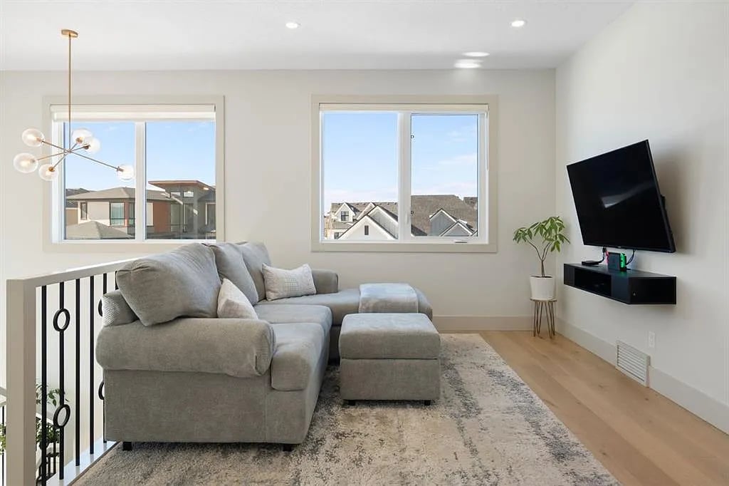 73 N Waters Edge Gdns