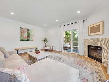 415 E Dryden St #104