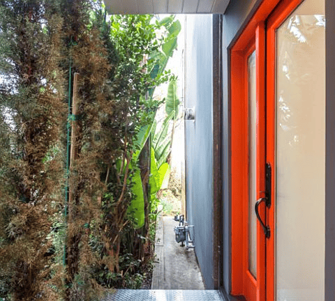 2158 Sunset Plaza Dr