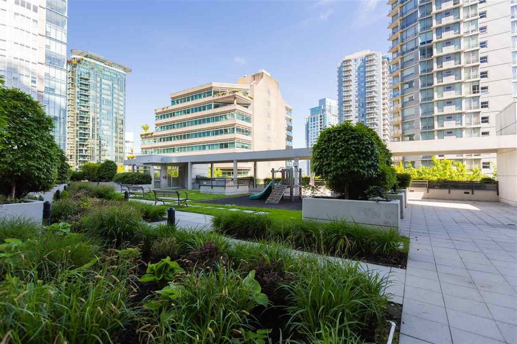 1211 Melville St, #3201