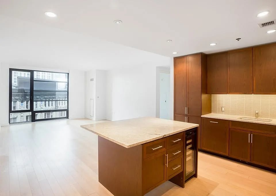 580 Washington St #1001