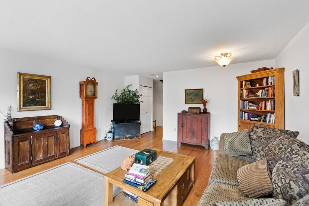 1318 Brunette Ave #5