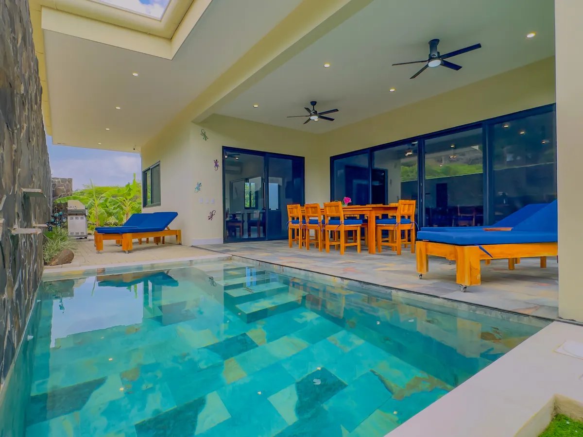 One-Level Home w/Solar, Pool, walk Club Access in Coco Bay Estates