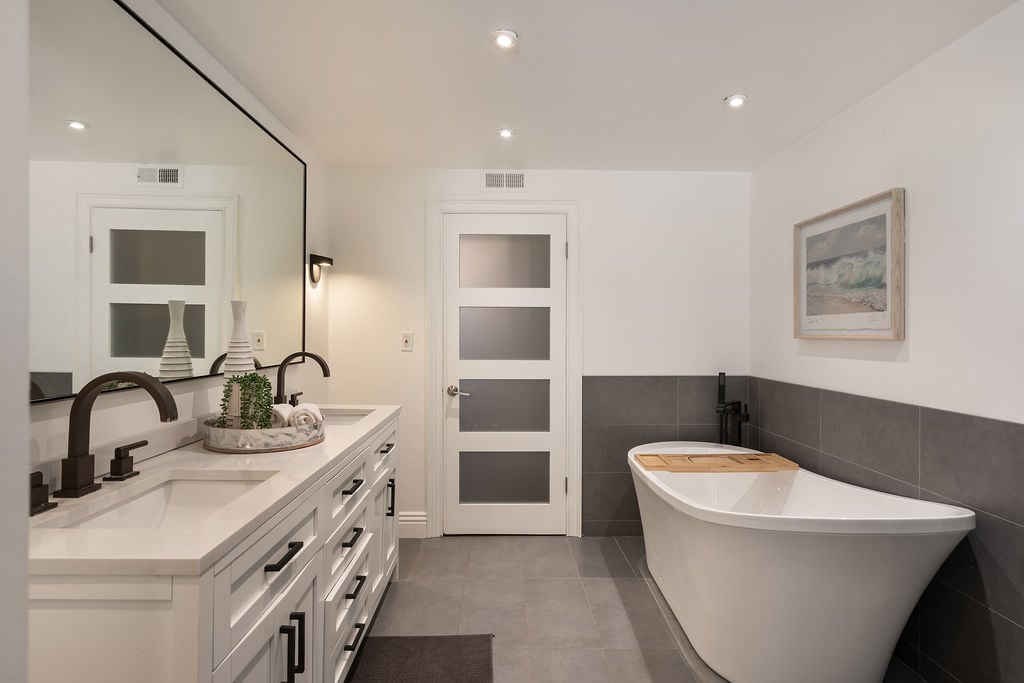 11042 Hunting Horn Drive, North Tustin, CA 