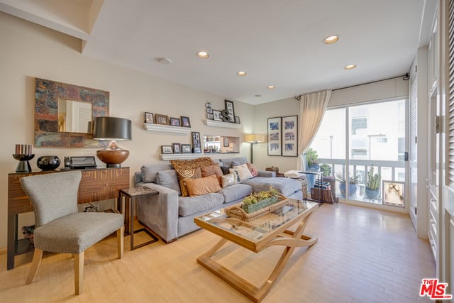 4001 1/2 Ocean Front Walk, Los Angeles, CA 90292