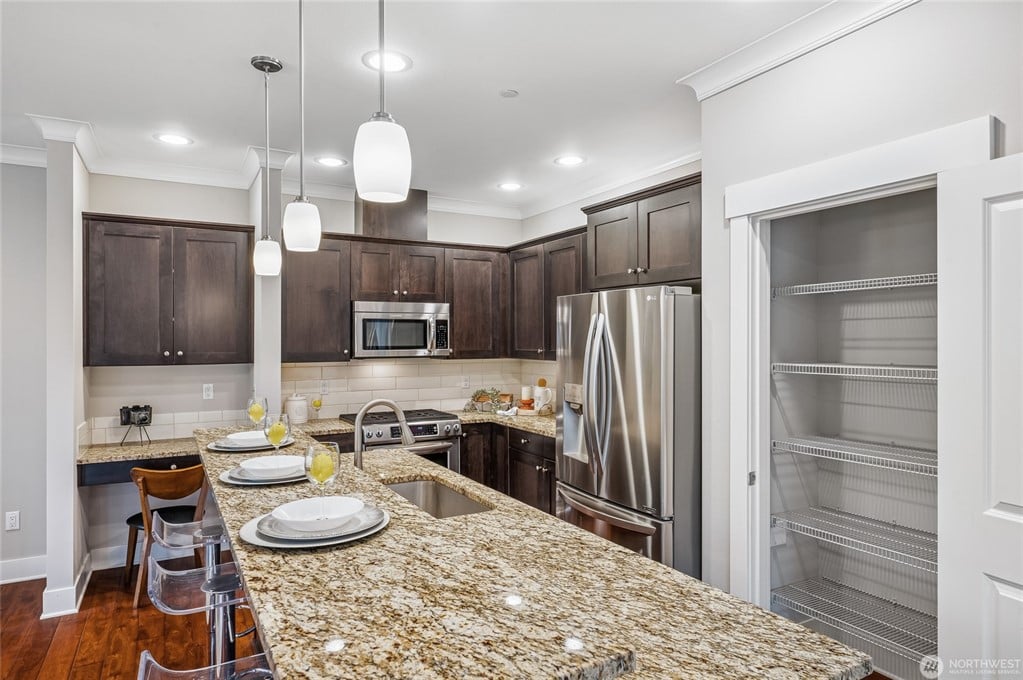 900 228th Avenue NE Unit: 16C