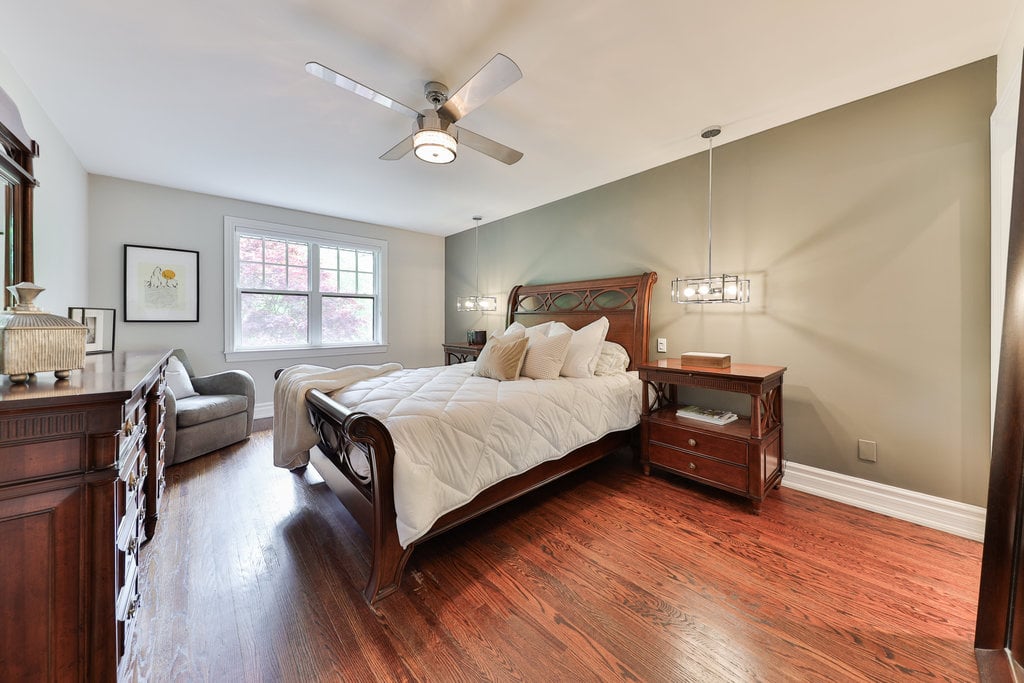 1293 Greenoaks Dr