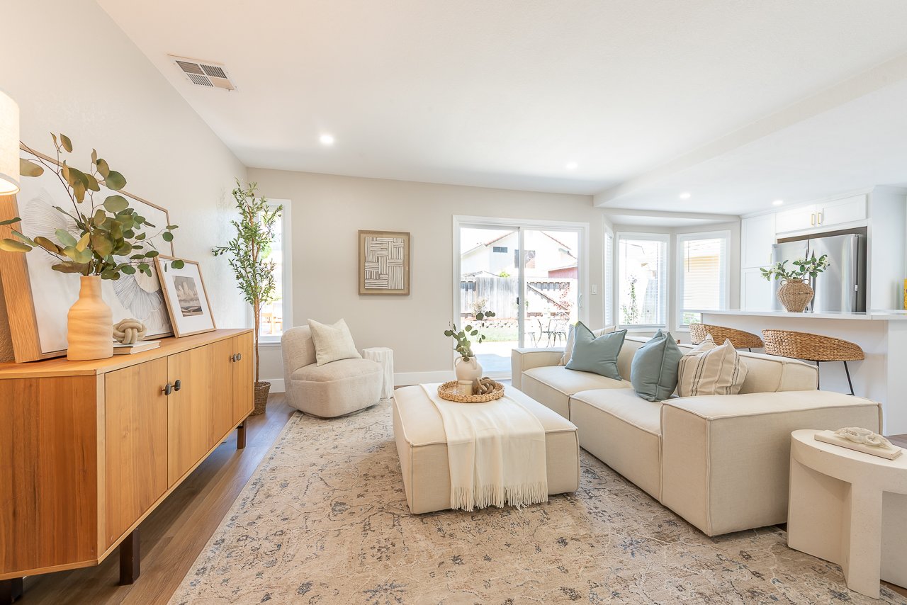 Newly Remodeled. 1 Bed/Bth down, Pioneer Elem!