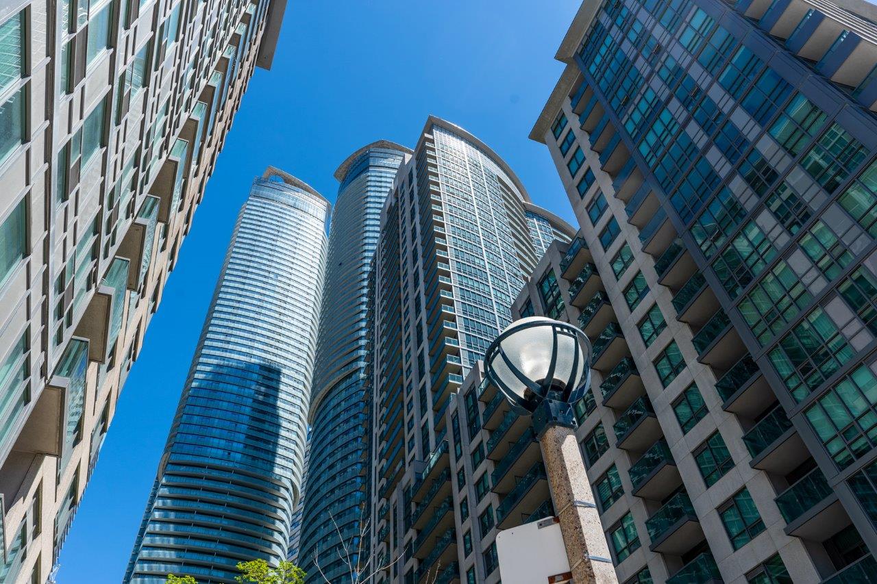 19 Grand Trunk Cres, #1201