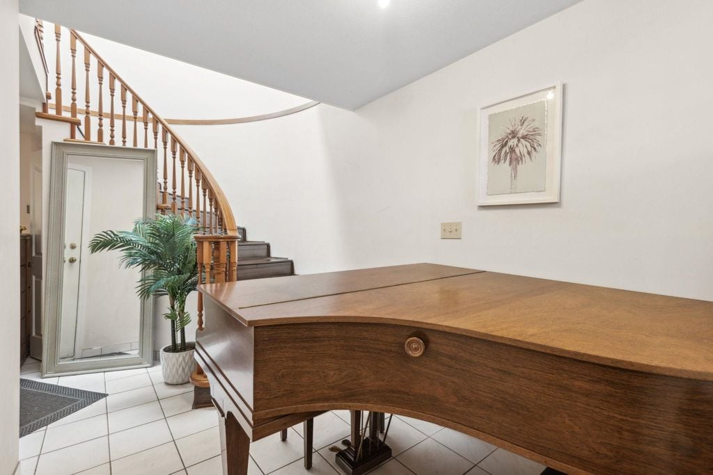 21 E King Edward Ave
