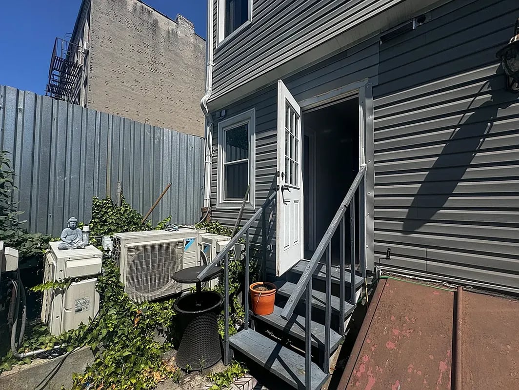 1867 Bleecker St 1L