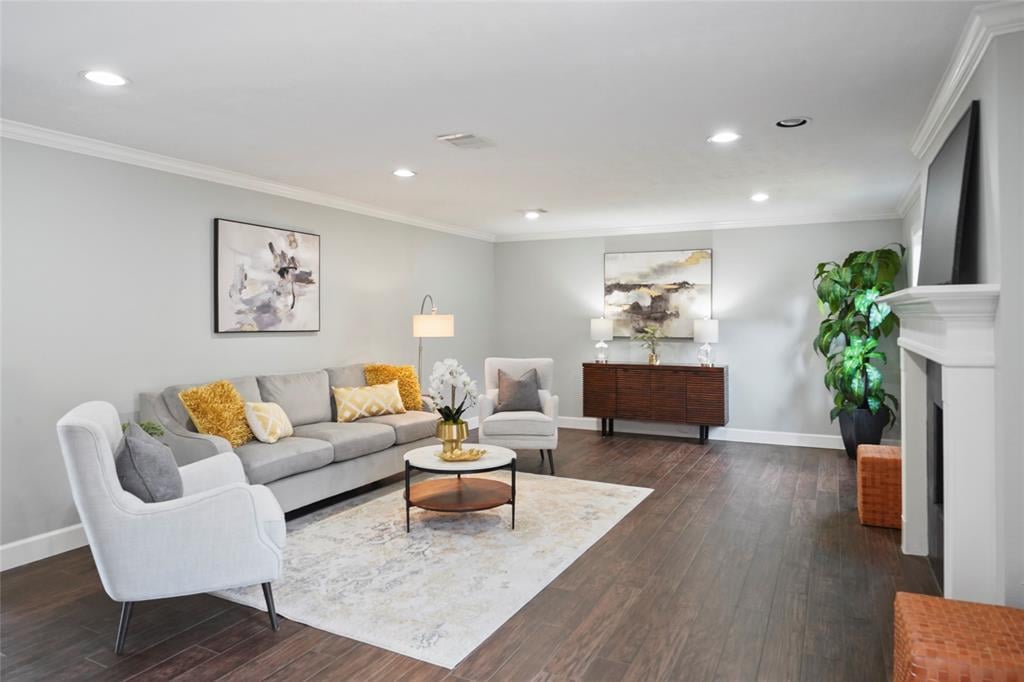 5027 Bayou Vista Dr