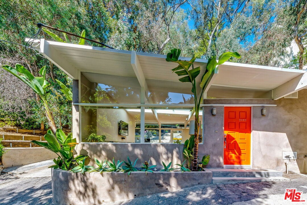 7979 Willow Glen Rd
