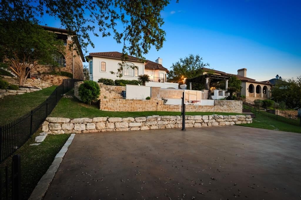 Sold in Lake Pointe