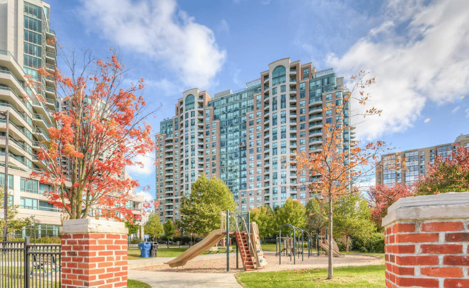 23 Lorraine Drive E 817, Toronto, ON 