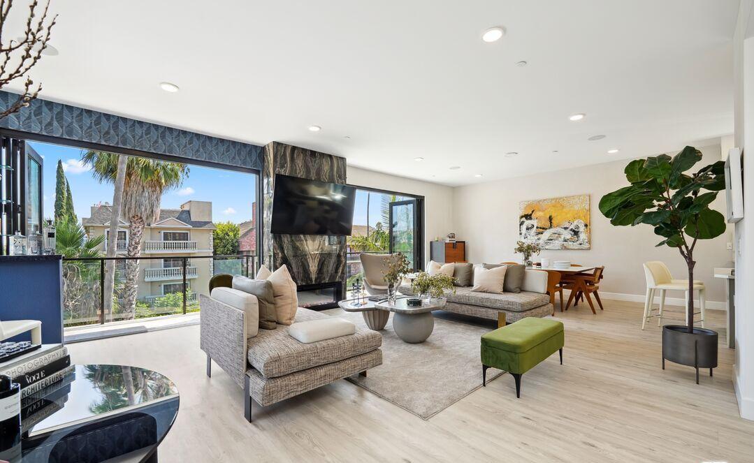 137 N Doheny Dr