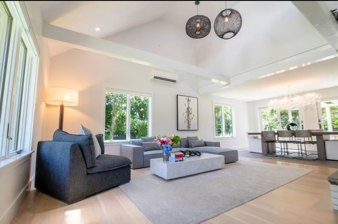 Edgartown Designer Retreat With Pool & Hot Tub