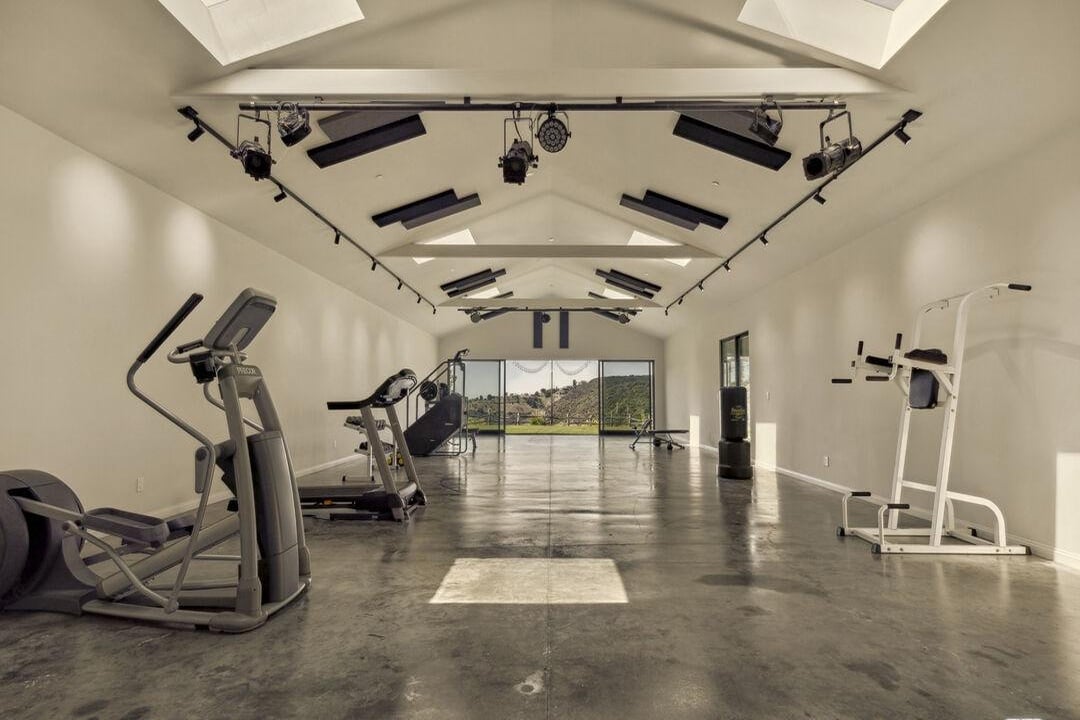 3100 Mandeville Canyon Rd