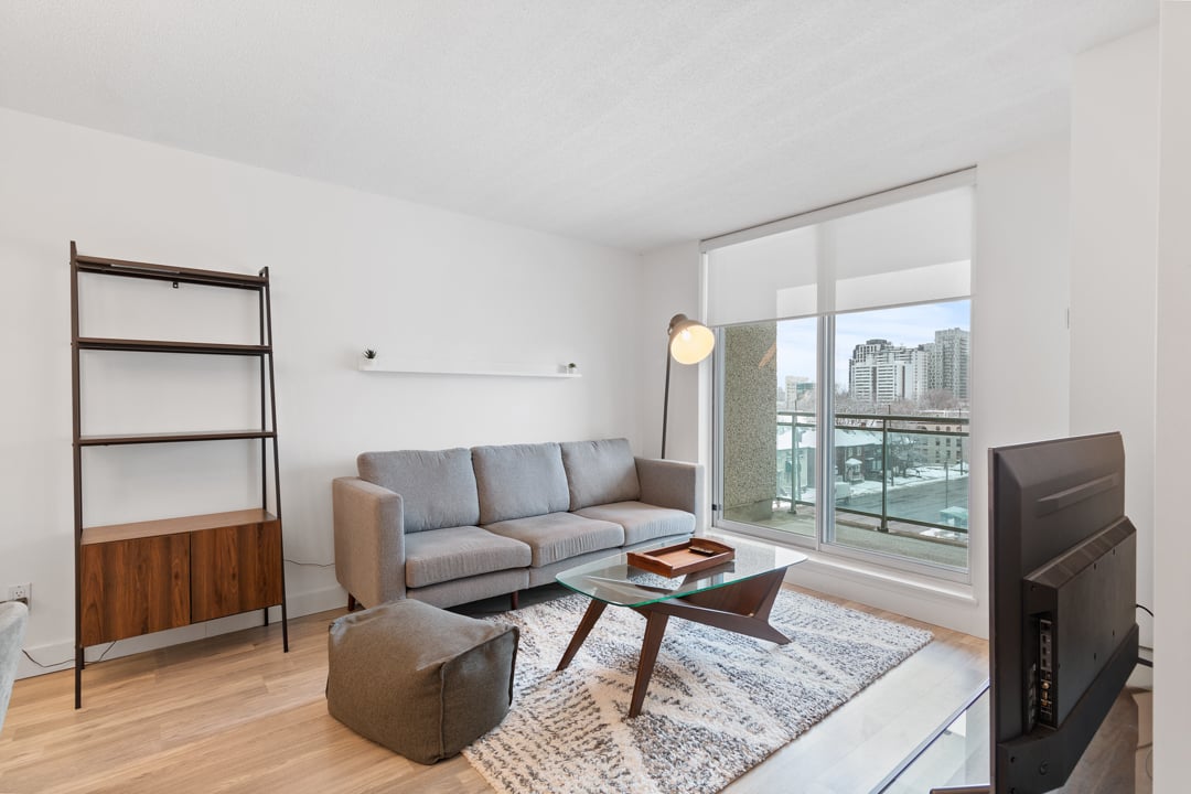 398 Eglinton Avenue E #611