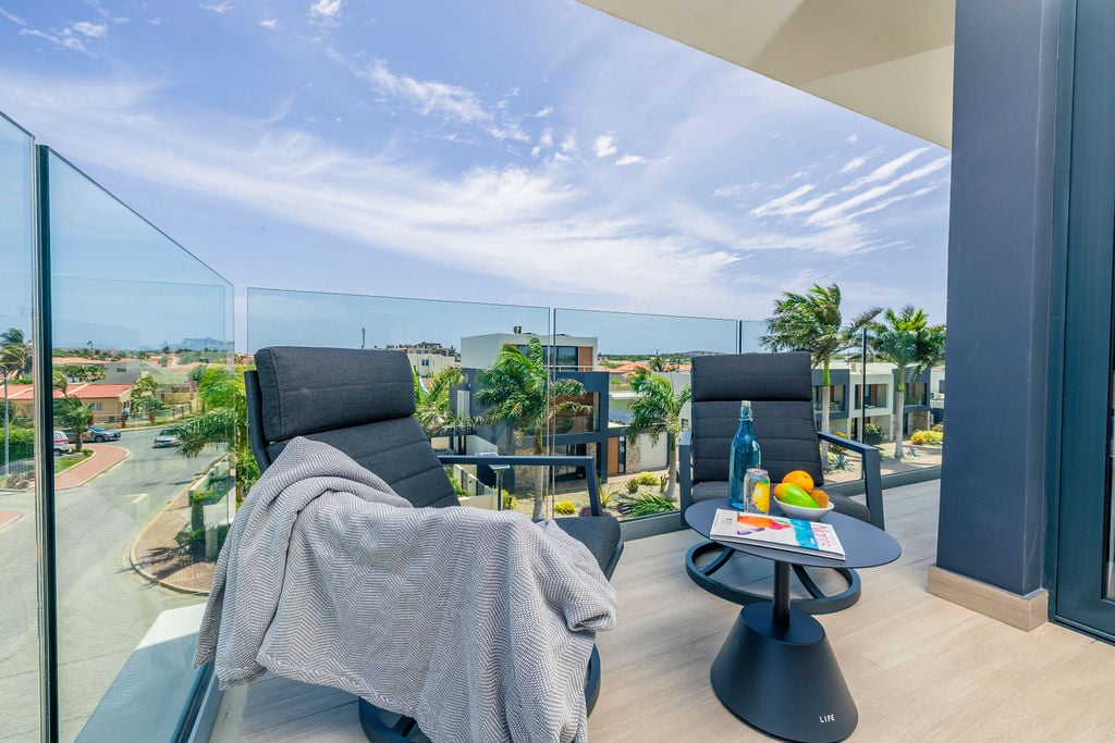 Arashi Boutique Condominiums 