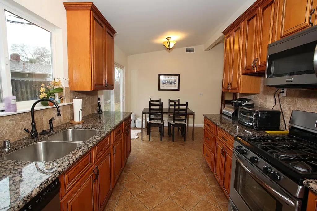 262 Ravenscroft Dr