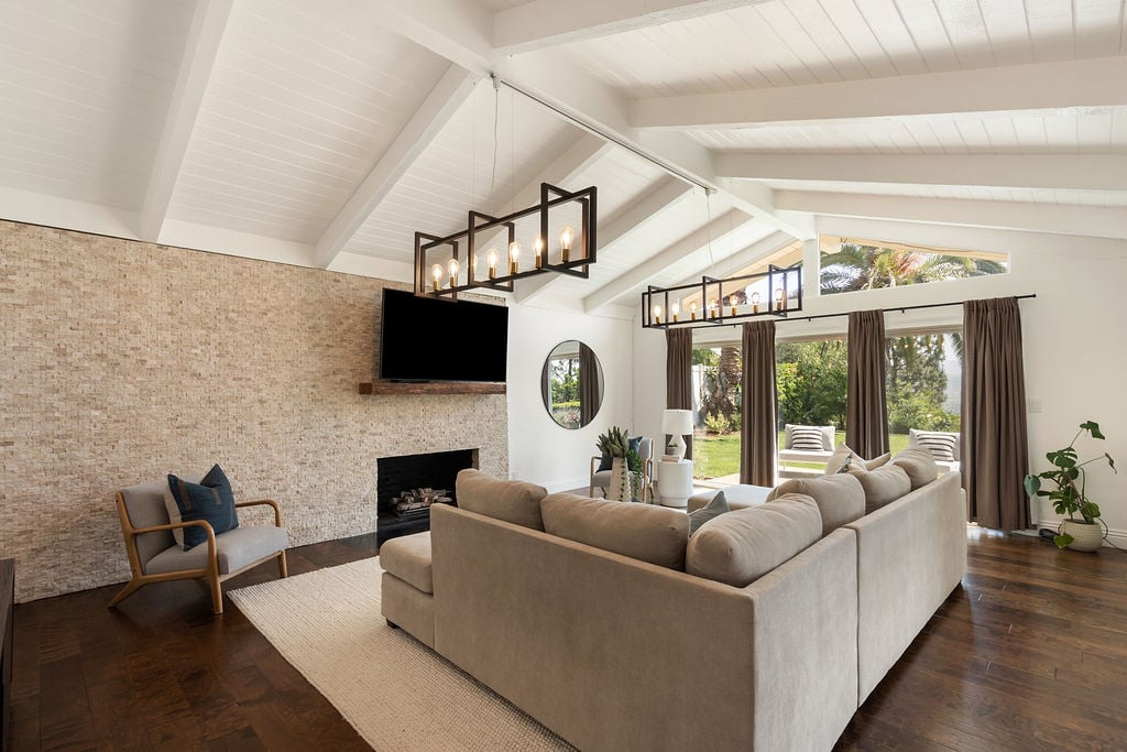 11042 Hunting Horn Drive, North Tustin, CA 