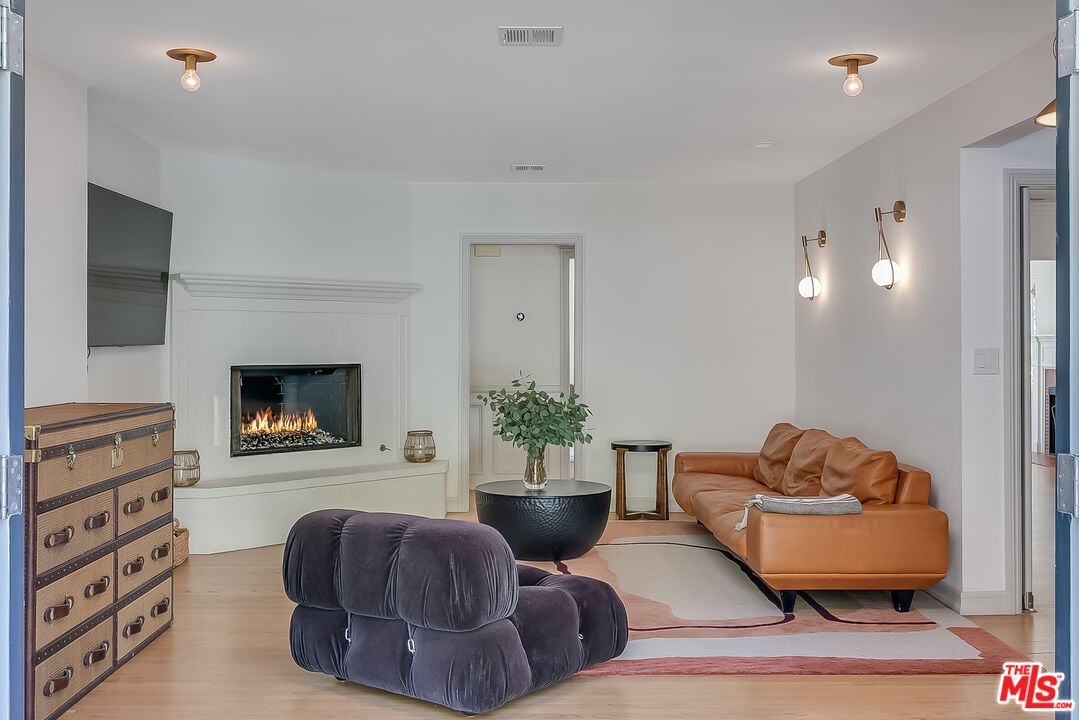7463 Franklin Ave