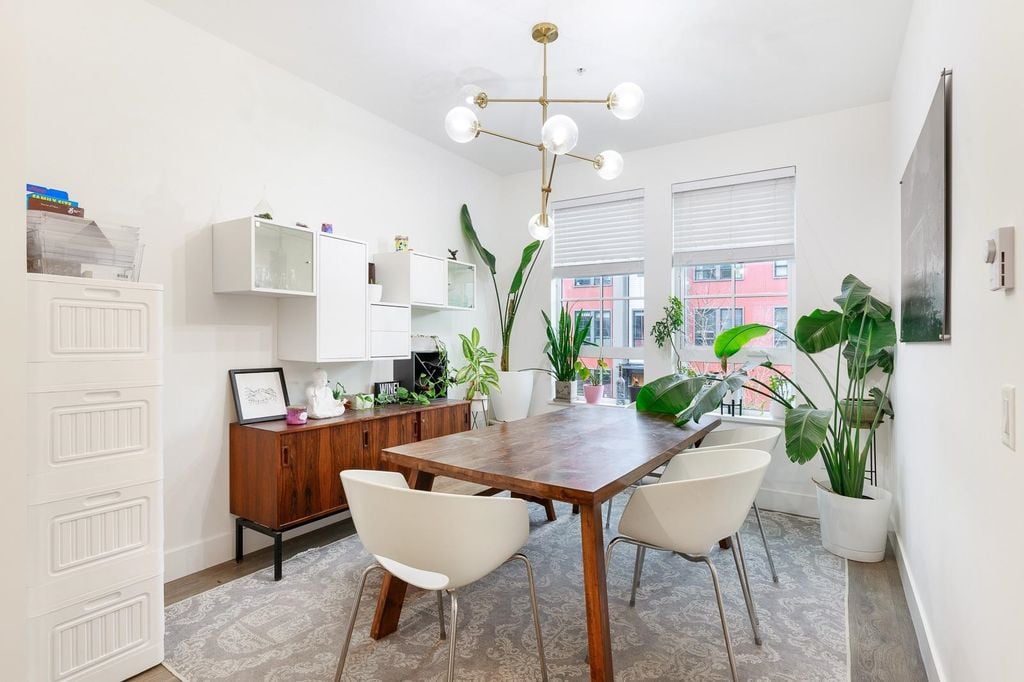 1361 Peakside Pl