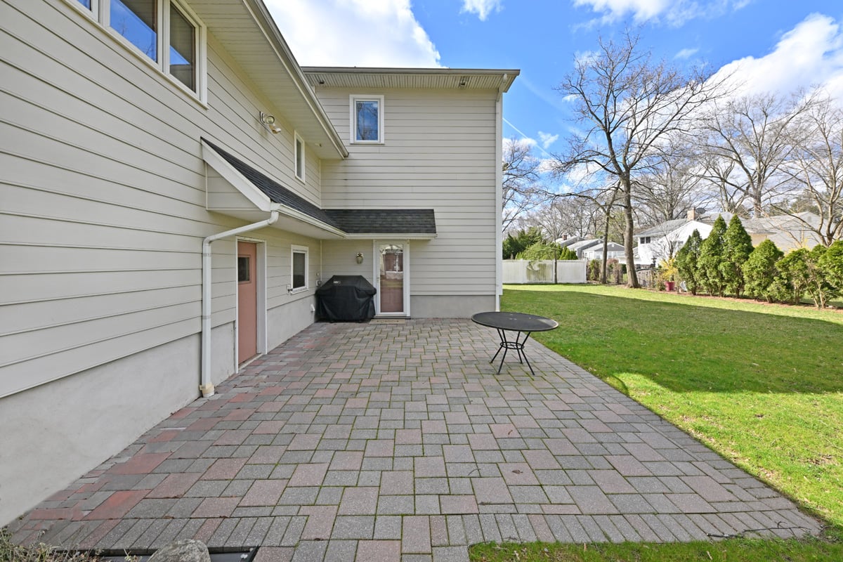 23 Spruce Pl