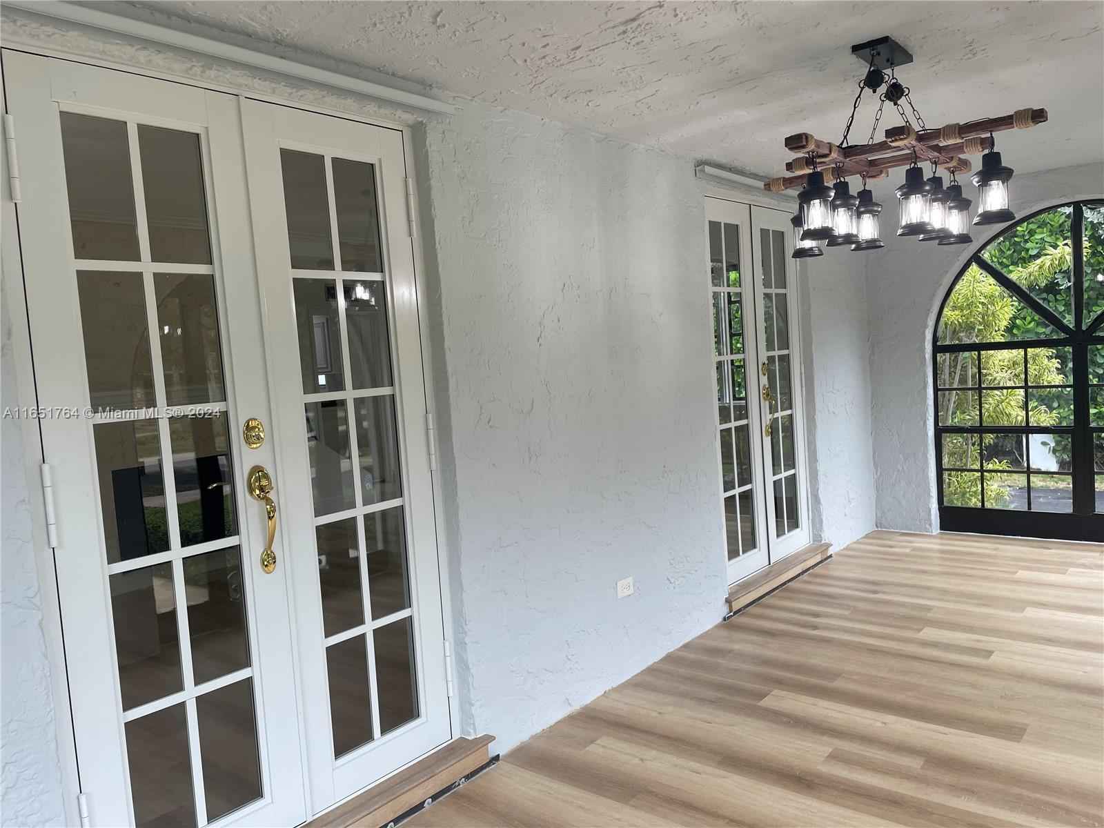 2618 Alhambra Cir