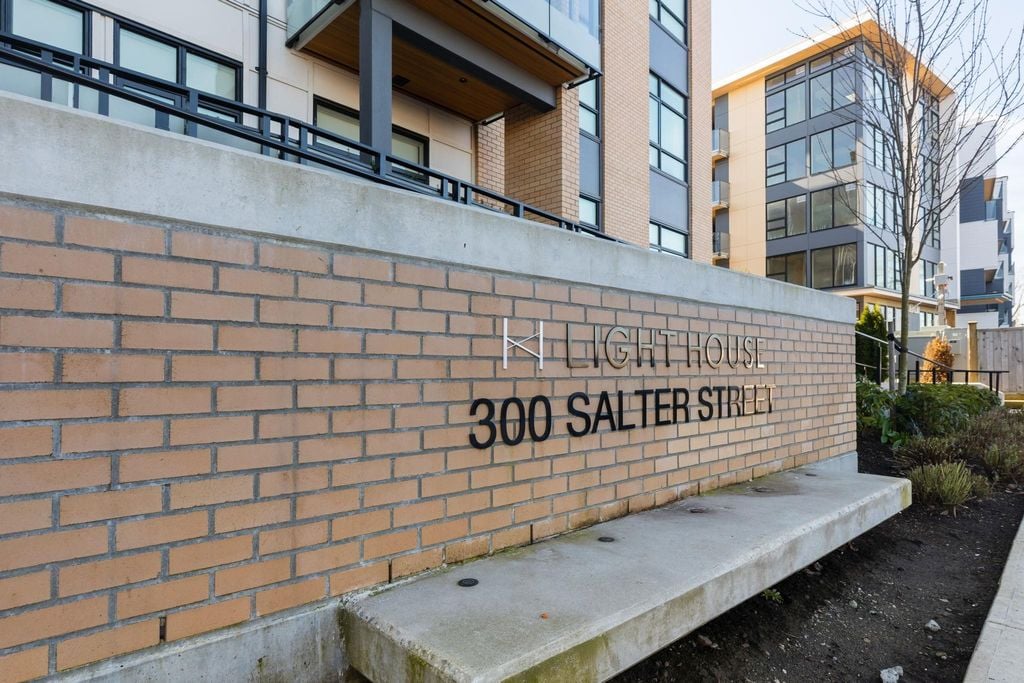 300 Salter St, #106