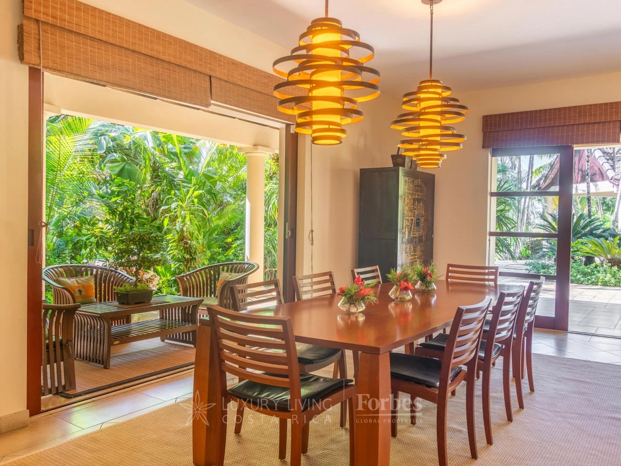 20440 - Balinese tropical style mansion on nice farm in La Garita