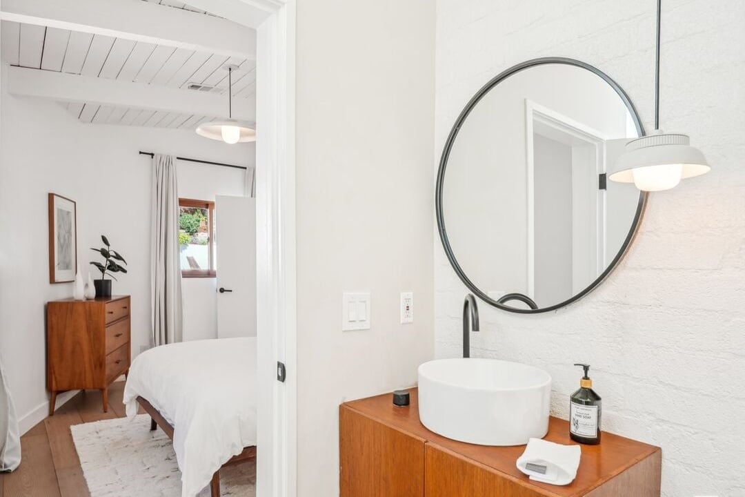 Sunset Crest Dr, 90046