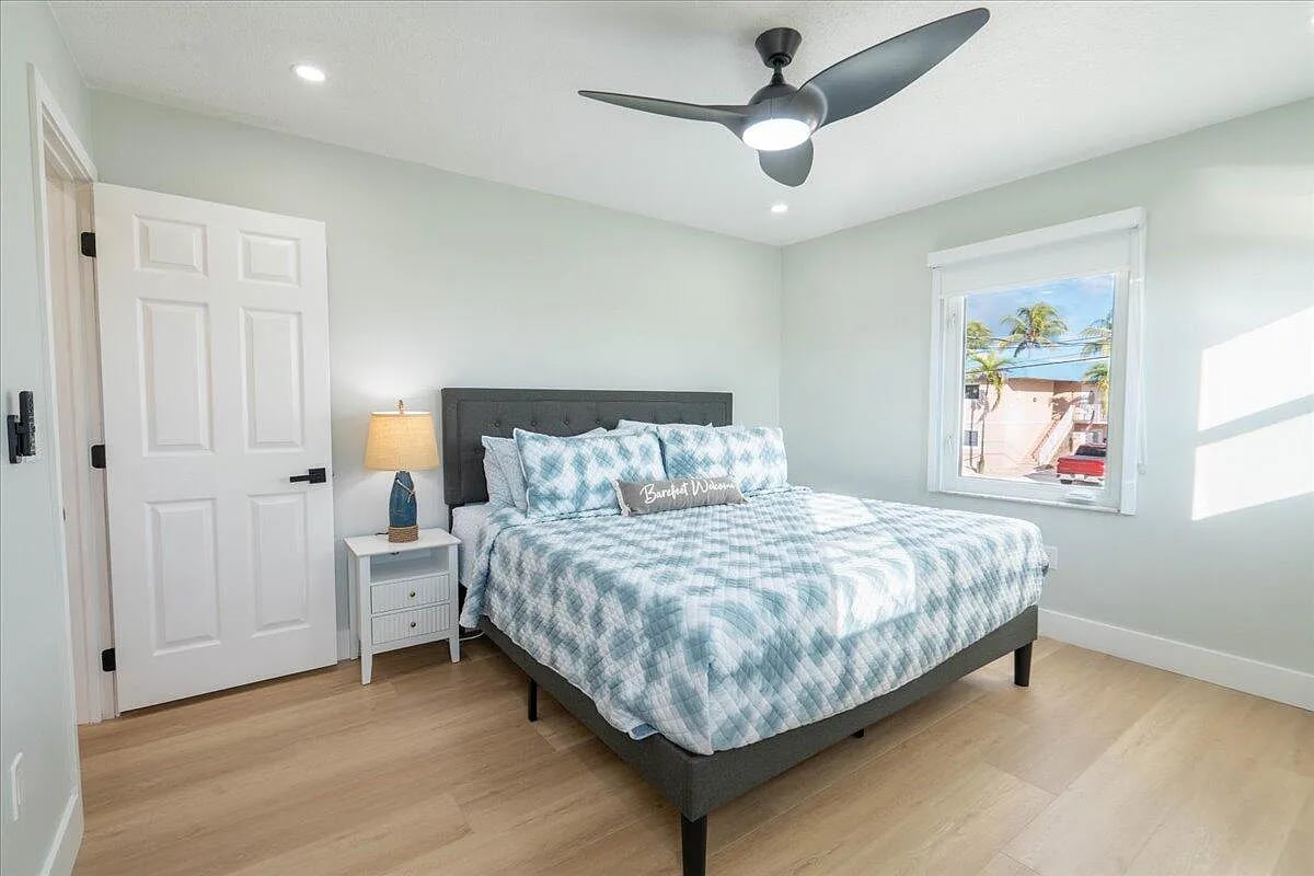331-anglers-dr-n-marathon-fl-home-sold-living-bedroom