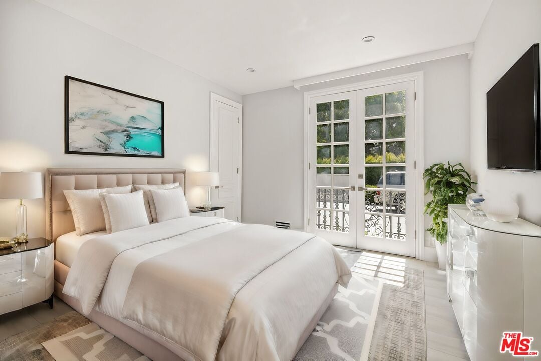 Northstar Manor, N Alta Dr, 90210