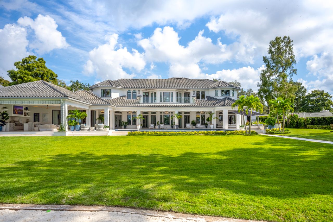 Majestic Lakefront Estate