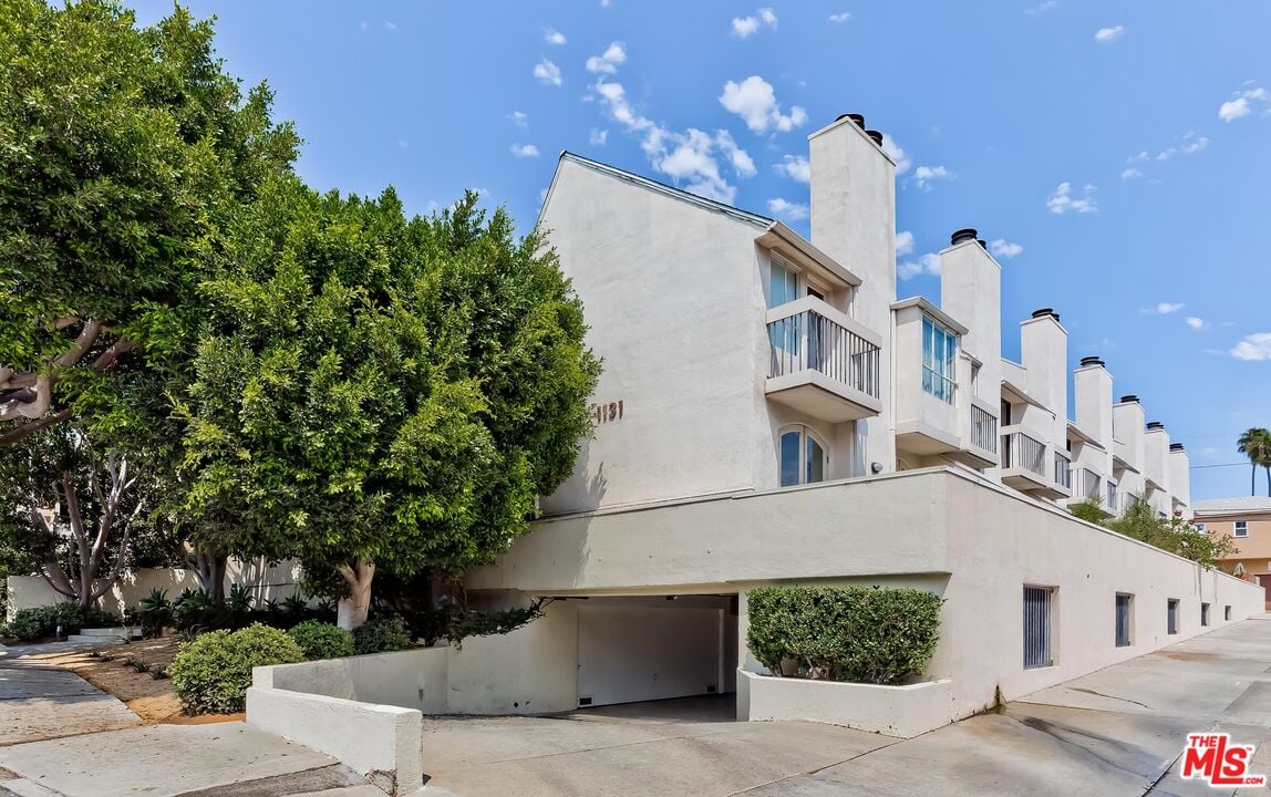 1131 20th St Unit: 2