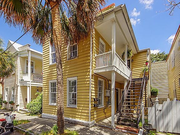 10 Trapman St APT: A
