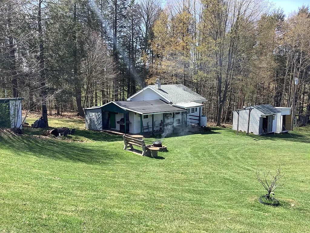 16 Bean Hill Rd