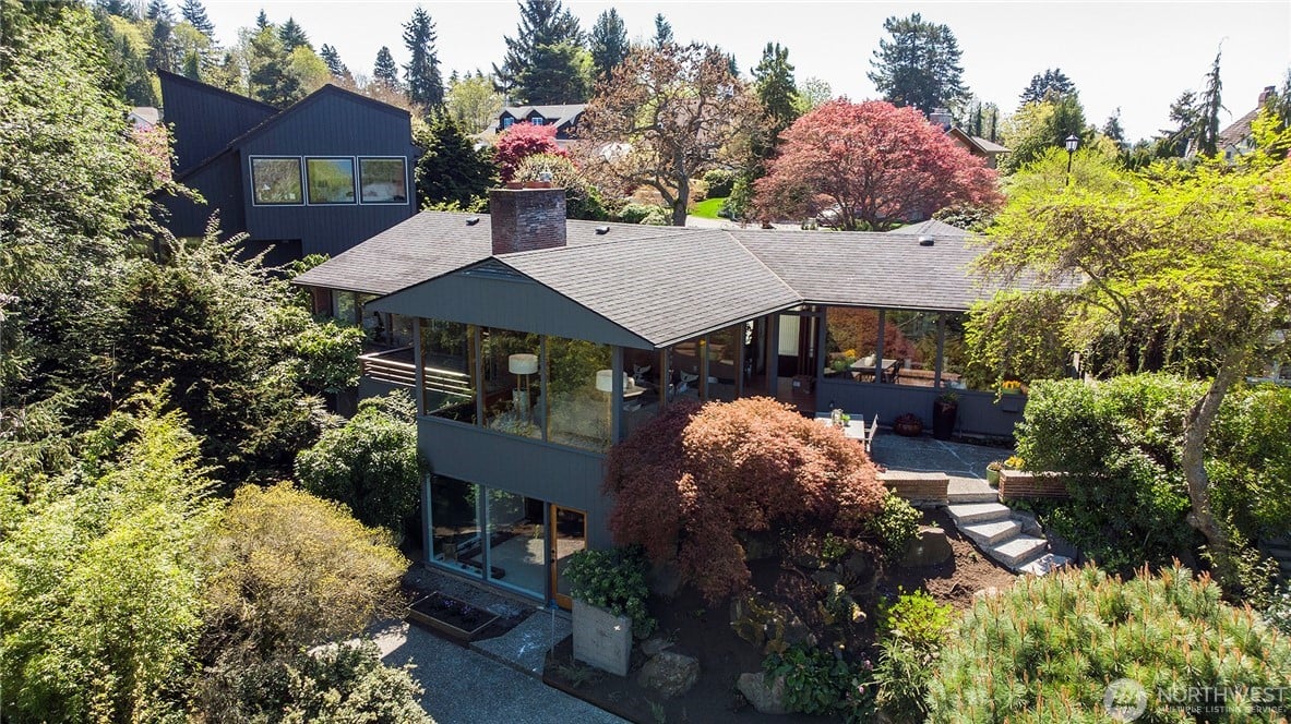 1736 NW Greenbrier Way