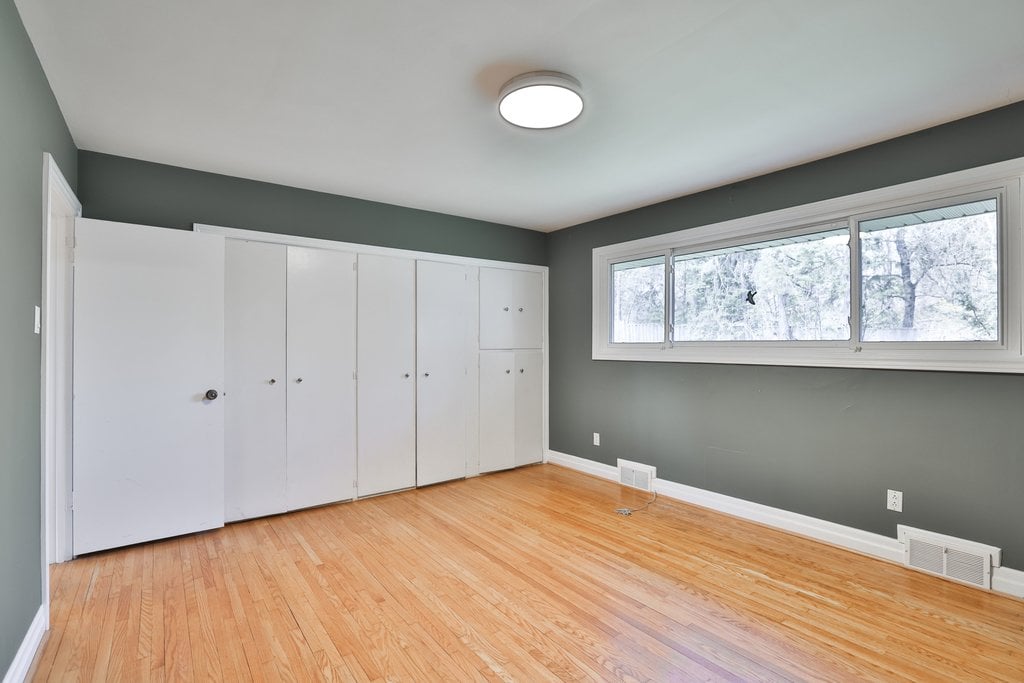 35 Hollyrood Heights Dr