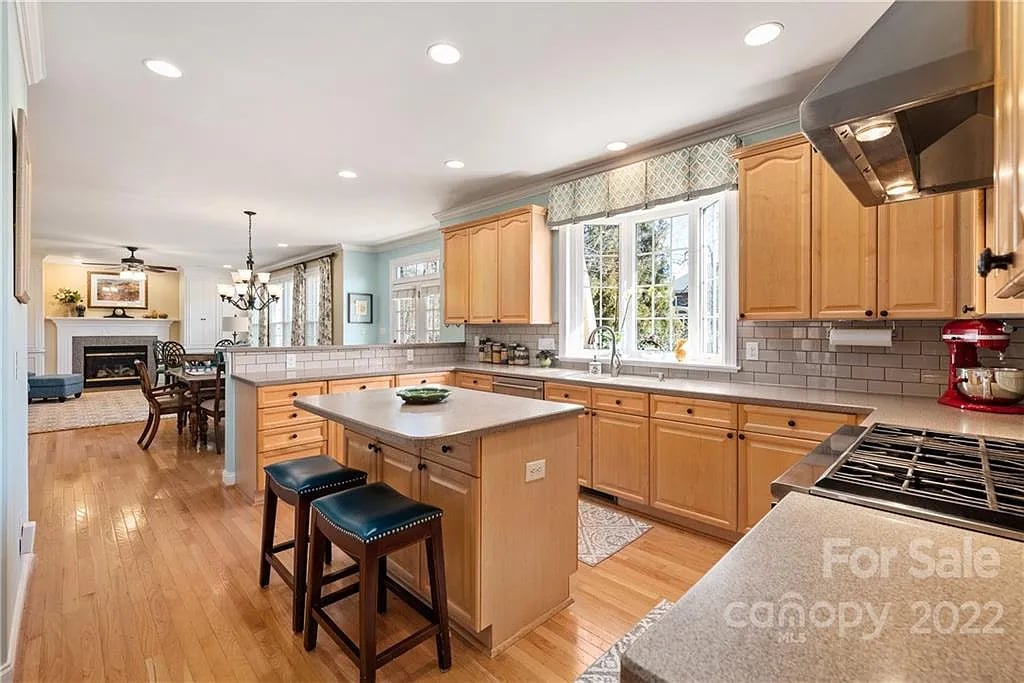 10405 Sundance Ct