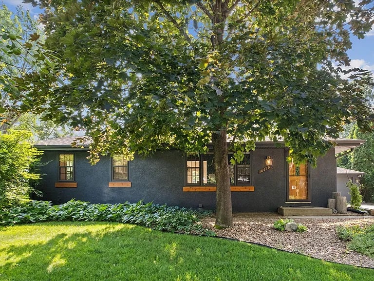 10619 President Dr NE