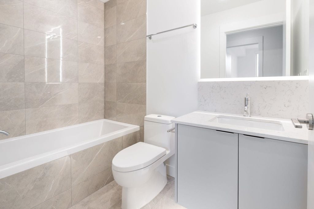 7638 Cambie St, #307