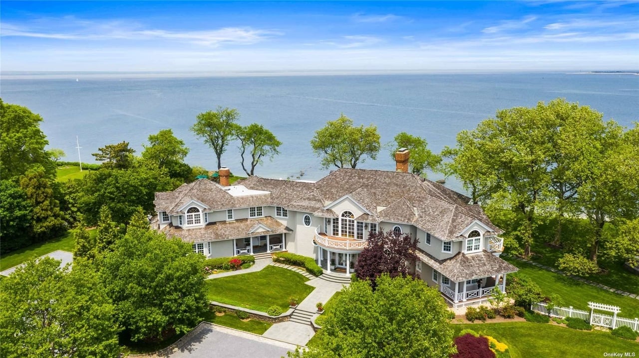 221 Centre Island Rd
