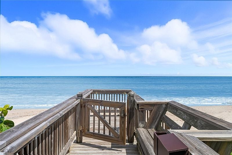 8814 Lakeside Cir