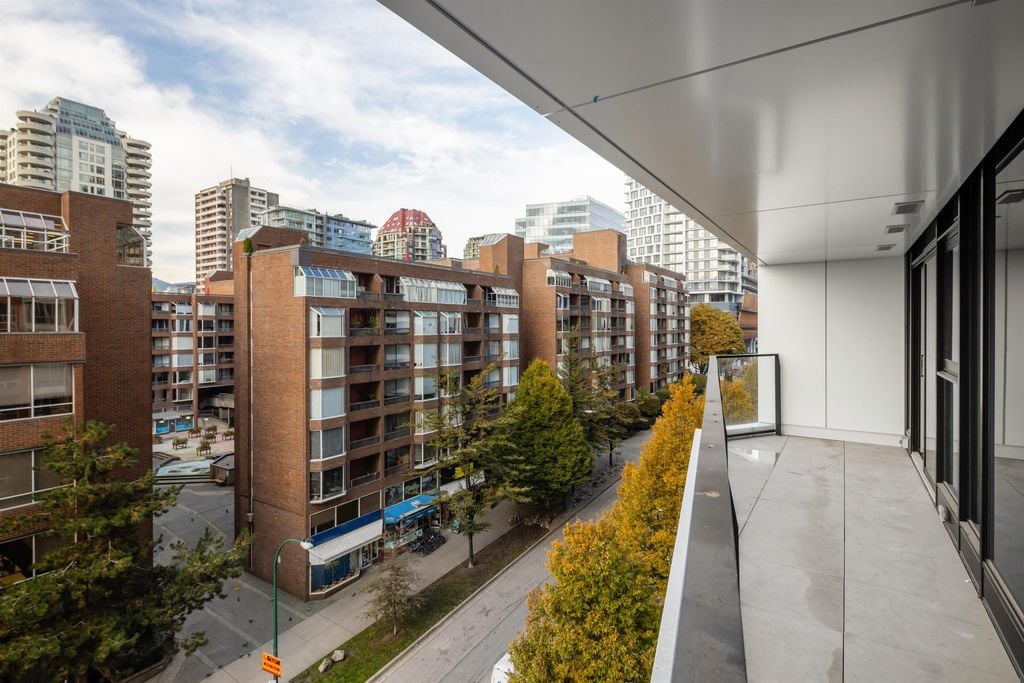 889 Pacific St, #706