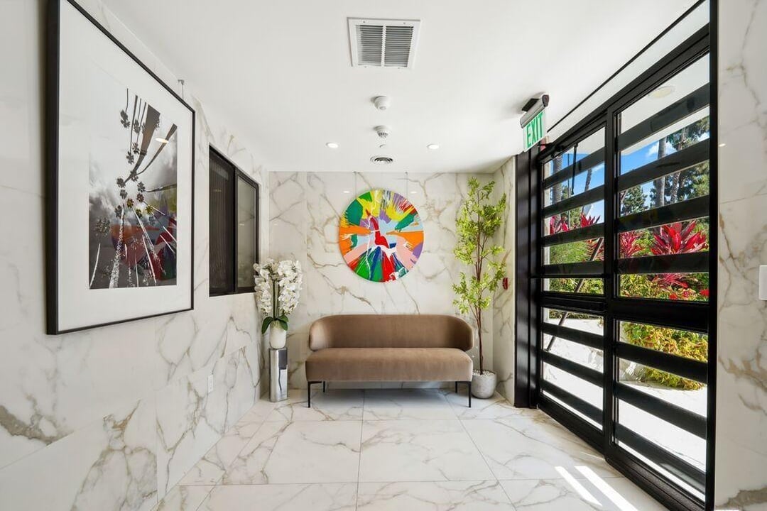 137 N Doheny Dr Unit: 3
